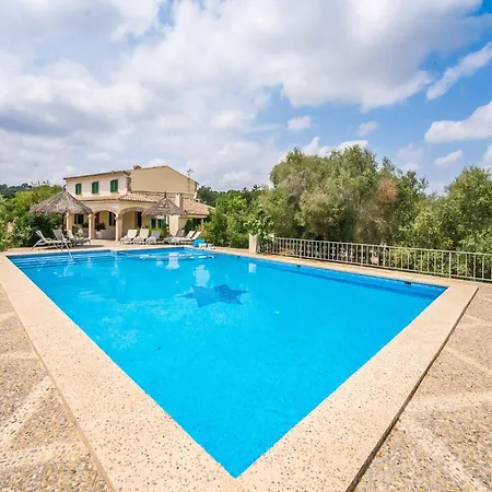 Stunning In Semesterbostad Petra (Mallorca)